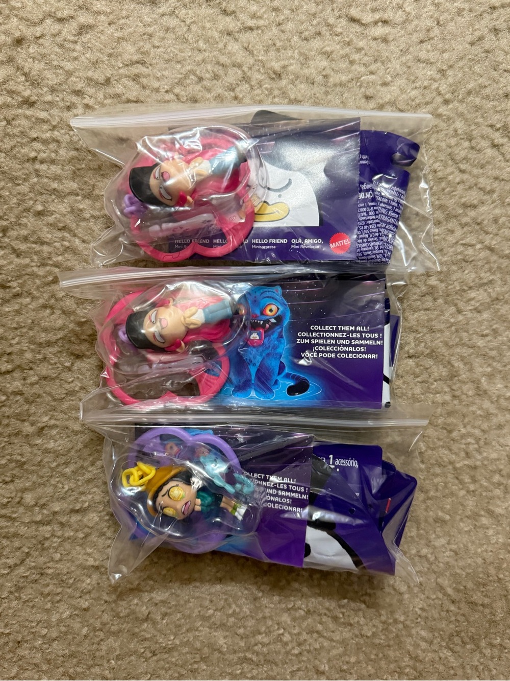 KPop Demon Hunters Hello Friend Mini Reveal Keychain (Set of 3) Mira & Zoey